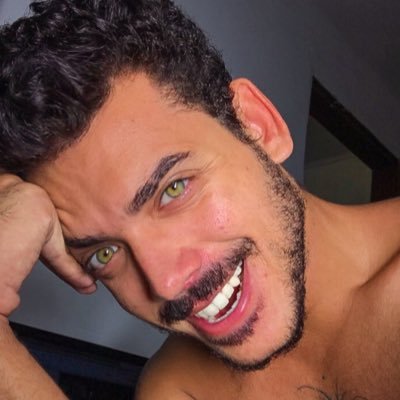 um taurino, doido por abacaxi 🍍😛✨ 📍vivendo como garoto do rio