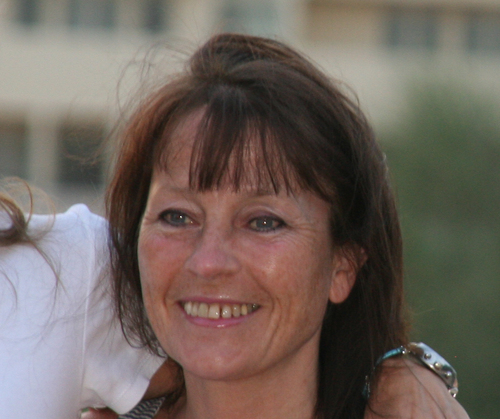 ex actress, busy mum, love spreadsheets and helping to organise other people, walking my dog, and to sing. And theatre, always theatre. And hedgehogs