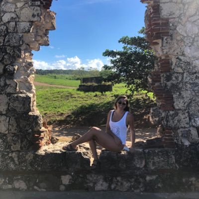 Part-Time Athlete 🏀 Full time MD Student 🩺 Neuroscience ❤️ Founding Mother of La Plebe 🇵🇷