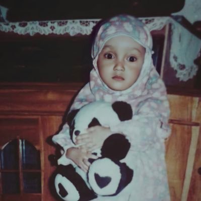 fanfanprhm's profile picture. having a vast interest in any ‘common’ girl things; pure Javanese-a true solitude 🤓