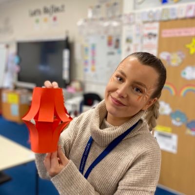 MarsdenJemma's profile picture. Lover of art, books and plants 🧤