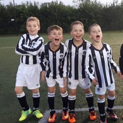 Wij zijn één van de oudste clubs van Rotterdam en springlevend! Wij voetballen om samen te zijn, samen te lachen, te ontspannen en lekker fit te blijven.