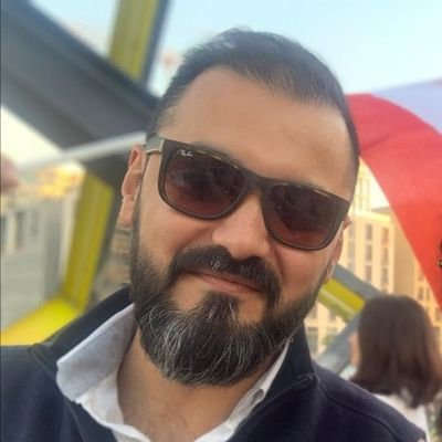 لبناني 🇱🇧 يحلم بوطن ... ضد القمع و ضد جميع المحاور أتبنى شعار #كلن_يعني_كلن