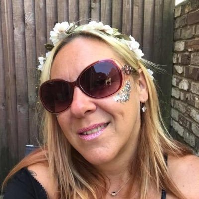 Lives by the sea 🌊 Lover of wine 🍷 Hater of Brexit 🤮 Fibromyalgia warrior #FBPE
