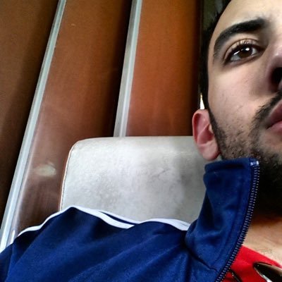 بلادي وإن جارت عليّ عزيزةٌ وأهلي وإن ضَنّوا عليّ كرامُ 👌🏻