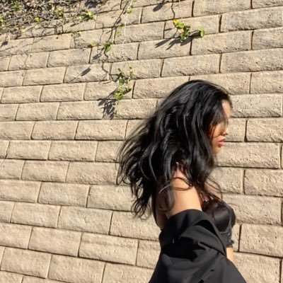 improperingrid's profile picture. just a fruit surrounded by a bunch of vegetables