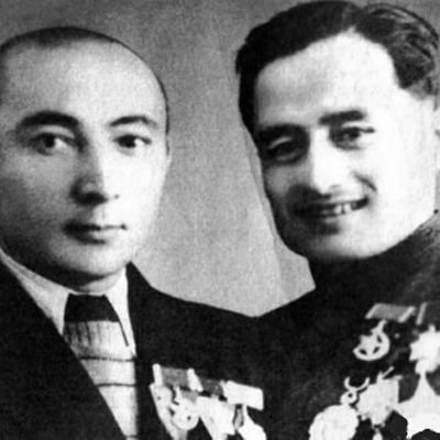 Avatar is Saifuddin Azizi(L) & Abdulkerim Abbas(R), 2 of many revolutionary Uyghur communists who founded the 2nd ETR, fought the KMT, & joined their PRC allies