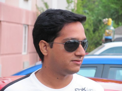 lanand1985's profile picture. chennaiyil saalayoram nadandhu sellum aayirakkanakkana software engineergalil oruvan !