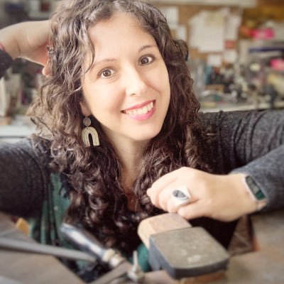 osmitjoies's profile picture. Òsmit son joyas artesanales y personalizadas en aluminio o plata. Collares, pendientes, anillos originales.. También joyas personalizadas con nombres o dibujos.