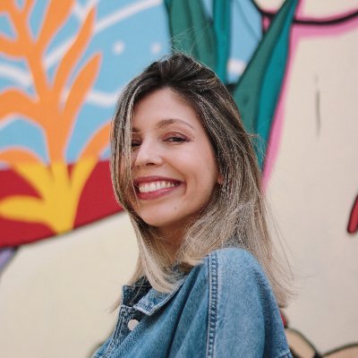 Jornalista e empreendedora. 👩‍💻 
Fundadora e sócia @aproveitecidade.
De Goiânia para o mundo! 🌎
Assista meu TEDx. 💛