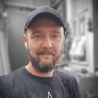 Никогда не бойся делать то, что ты не умеешь. Ковчег был сооружен любителем. Профессионалы построили 'Титаник'.