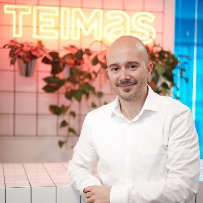 Teimando nos residuos, reciclaxe e tecnoloxías da información. Interesado en emprendemento, cultura, medio ambiente, deporte e ver mundo.