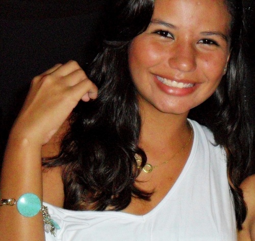 Sou uma 'baiana arretada' que gosta de fazer novas amizades! Follow aê. *-*