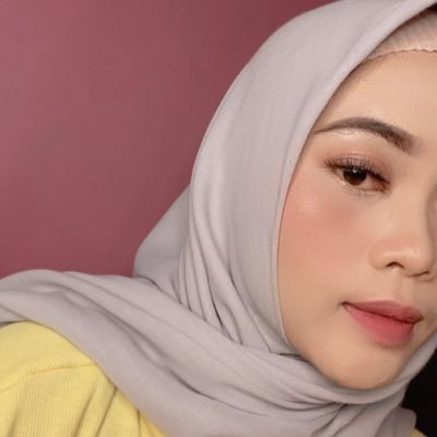 rilaadhyap's profile picture. Mukanya doang yg jutek, aslinya enggak 😉