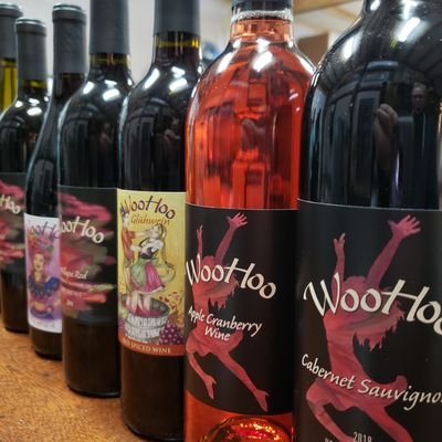 Small family winery in Raymond WA with a tasting room in Leavenworth WA.
We hand craft small lots of red, white and fruit wines.