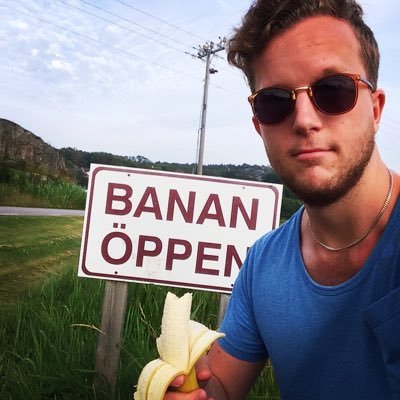 Kort info. Ett skämt. Klargörande att twittrar privat. Reporter på Bohusläningen. Även halv Uppsala-jurist. Tidigare bla SR, Discovery & Aftonbladet.
