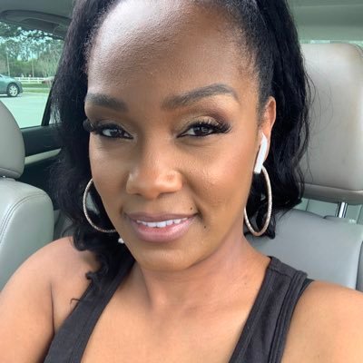 SamanthaWrites8's profile picture. Believer.