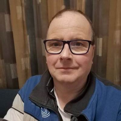 Gek op muziek en humor.
Niets zo charmant als een spreuk aan de wand (Herman Finkers).
Ik probeer het netjes te houden; bij onrecht vervalt de garantie.