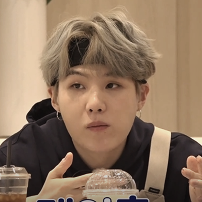 ė°©ķ ģė
ėØ ~You don't just twerk, you gotta throw that shit so far back, it does a 360 back to you
~ Fan account ~