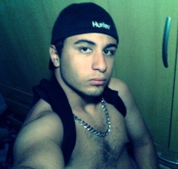 Já escondi um AMOR com medo de perdê-
lo, já perdi um AMOR por escondê-lo..