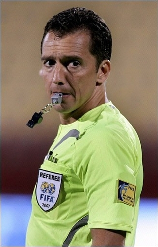 Arbitro Uruguayo, nivel FIFA desde 1998.