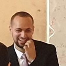 Un homme normal, pas trop compliqué, un peu sérieux, tres engagé.