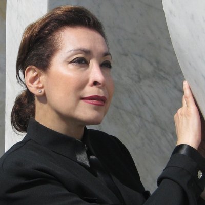 Periodista en Oriente Medio hasta 2006 y posteriormente en Asia. Autora y Top 10 finalistas del Premio Planeta 2020 🌍