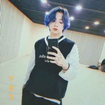 Bersekolah di SMK Negeri 1 Mempawah Hilir
Leader di Big Hit Entertainment