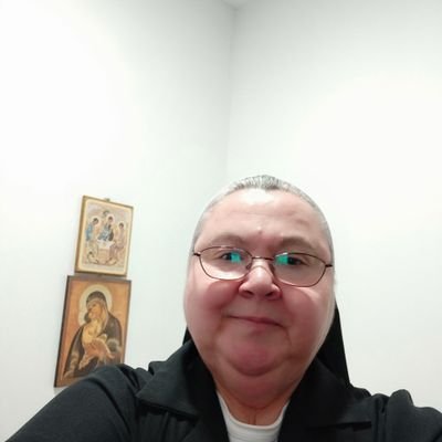 Hola, soy Religiosa MD. Entusiasta, con afán de renovación constante, alegre. Me encanta hacer felices a las personas, soñadora. Sigo al mejor: Jesús de Nazaret