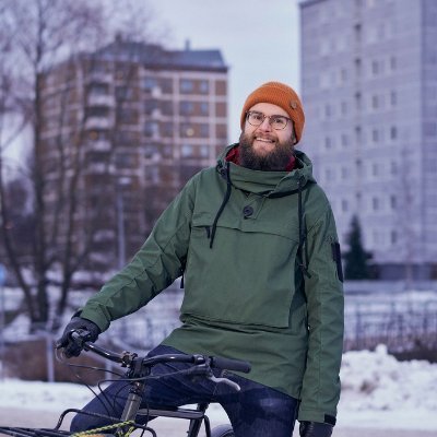 Liikennepolitiikkaa, urbanismia, autotonta elämää ja muuta kestävää elämäntapaa. Ei natseja mihinkään. Instassa phaapakorva. pasi_pasi@mastodo.fi