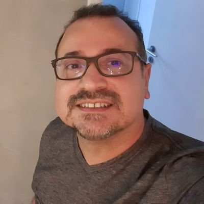 Engenheiro Eletricista especialista em Sist. de Potência, pós graduado em Enga. Econômica , MBA em Energia e Filosofia, ai me encontrei, adoro Filosofar!!!