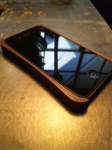 iPhoneシリーズの木製ケースやスピーカーを作製しています。  wooden case for iPhone made by craftsman in Japan.  facebook: http://t.co/nW1JYoP7tg  mail: info@matsuba-factory.com