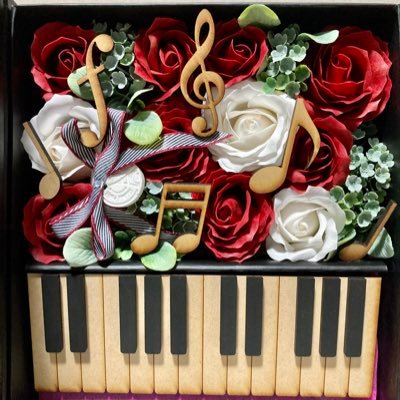 aiko3211's profile picture. ピアノの先生です。 ピアノは幼児から大人まで一人一人に寄り添う丁寧な指導を心がけています。随時生徒募集中♪ マイブーム…ハーバリウム作り♪ 藤井風くん💕
