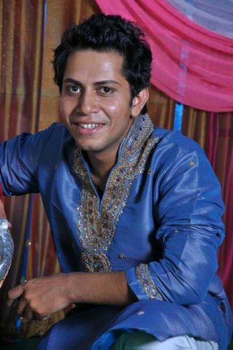 Can say a person who just beleive in living the life with the flow, frnz n fun.. :)