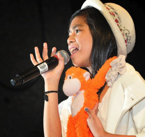 I support Maria Aragon . Follow her at @mariiiaofficial :) Mind to follow me too ? Tweet me for follow back . Don't UNFOLLOW :)