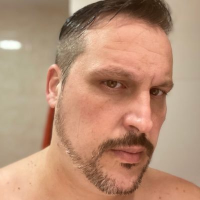 VicenteAmat2's profile picture. Una guitarra, un cajón y una voz a compás. Como lo echo de menos