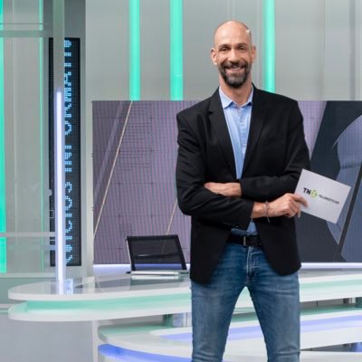 Periodista. Ahora a cargo de los deportes del Tn2 en TV Canaria. ⚽️🏀🎾🏄🤽🏻‍♂️🪂 Music addict. Enamorado de Gofio 🐕 ¡Qué suerte… 🇮🇨🏝!