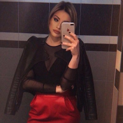 Clarale39437582's profile picture. 