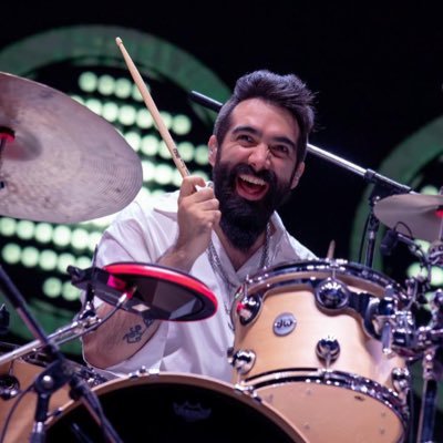 Músico, productor, baterista de Eruca Sativa • 10 Nominaciones Latin Grammys • 10 Premios Gardel + Gardel Productor del Año 2020