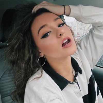 loving_zoee's profile picture. 