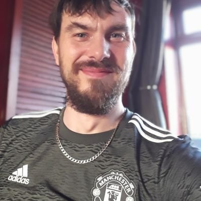 #Manchesterunited #olein
love dogs walking big soap lover especially #hollyoaks and love my country.