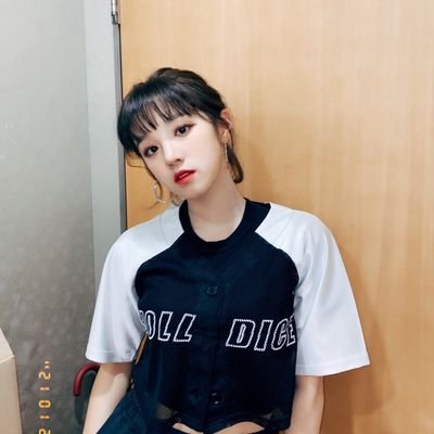 UNREAL ／ 1999 ㅡ Gon’ run the world under her control and irresistible charm. Relentlessly spitting fire on stage, 𝑺𝒐𝒏𝒈 𝒀𝒖𝒒𝒊 ain’t got time for tomorrow!