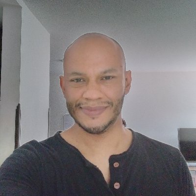 profesional, me interesa una buena conversacion, la tecnologia, y los misterios de la vida.