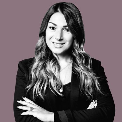 [Cedo un pizzico di personalità per qualche cm d'altezza] 
Social Media Expert freelance based in #Verona.