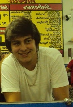 Sou Adolfo rocha , 17 anos , gosto de malhar , ler  e ri muito kk . E sou Flamenguista ! .. se quizer conhecer melhor add no msn ai:  adolforoccha@hotmail.com