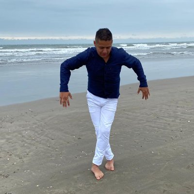 Salsero Bachatero!!! Emprendedor, futbolista retirado!