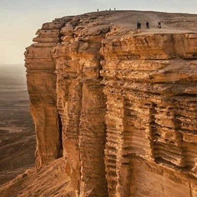 لا تغريني قناعات الآخرين لمجرد شعبيتها قناعاتي تتبع الشرع والمنطق وحب الملك والوطن..وأفخر بانتمائي لوطن حكمه سبعة ملوك🇸🇦