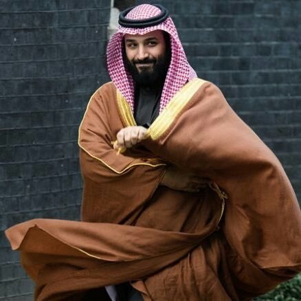 ثلاثة امور لاتسمح لاحد ان يتعدى عليها وانت موجود
دينك
ووطنك
ومن ولاه الله امرك
ثم احسن الظن بالله
وتفائل
واحسن خلقك مع من حولك تنال الدرجات العلى من الجنة