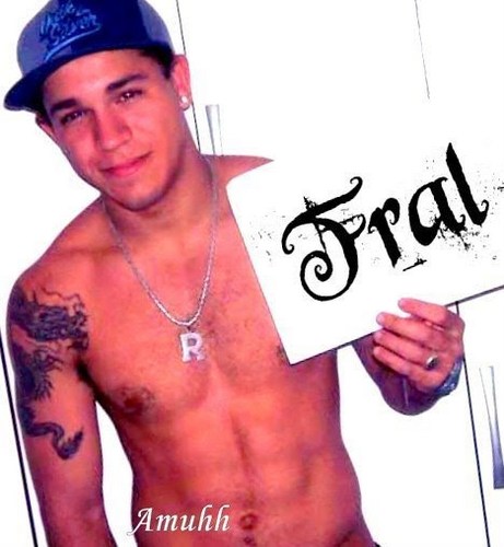 Prazer Fral!  Suas Amigas Falam que o Fral não Presta mais só prestaum a anteção hem mim nas festas!! Quer prazer Pede pra mim Bjos me Bipa Id 105*132087