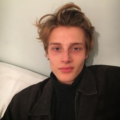 mnehuewo's profile picture. снова я пробую тут себя